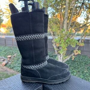 Ugg‎ Women’s Sundance Revival 5605 Sheepskin Suede Boot Size 6